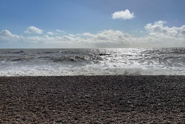 Image of Sandgate Beach with the tide coming in 