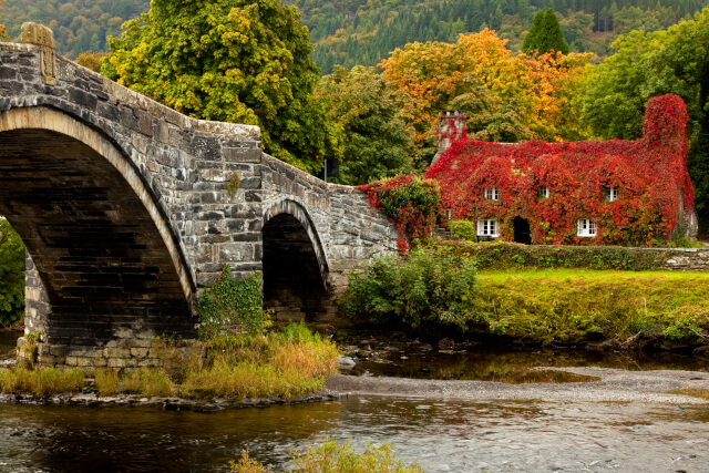 Pont Fawr and Tu Hwnt I'r Bont Tearooms in Llanrwst, North Wales