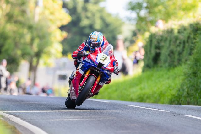 Dean Harrison racing at IOM TT