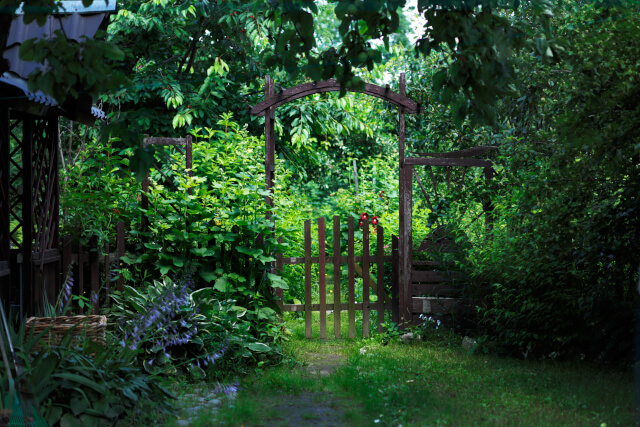 gate in public gardens